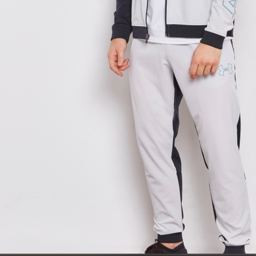 Men’s Under Armour Windbreaker joggers in size MD